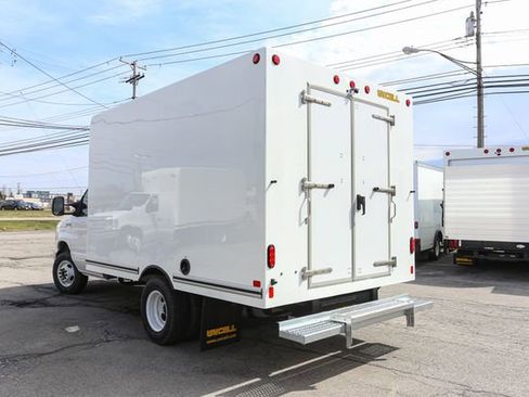 New 2027 Ford E-350 and Econoline 350 Super Duty w/ Power Equipment Group RWD image 8