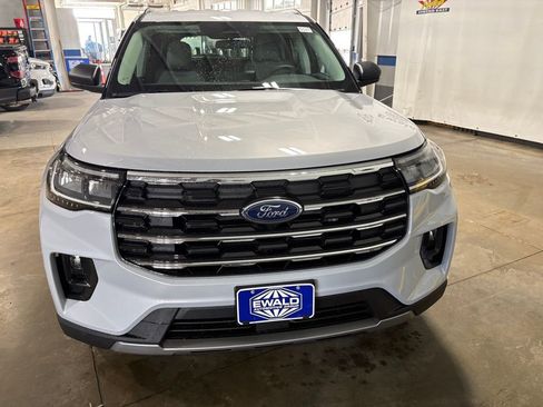 New 2026 Ford Explorer Active AWD/4WD image 3