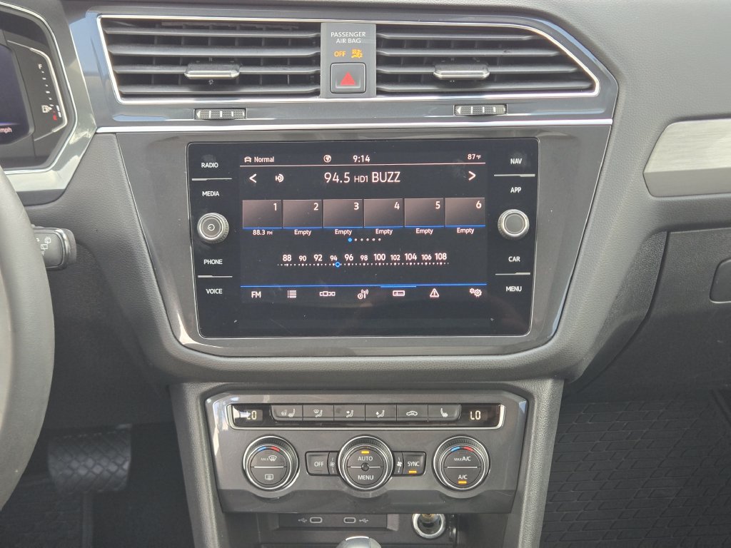 Used 2021 Volkswagen Tiguan SEL AWD/4WD image 21