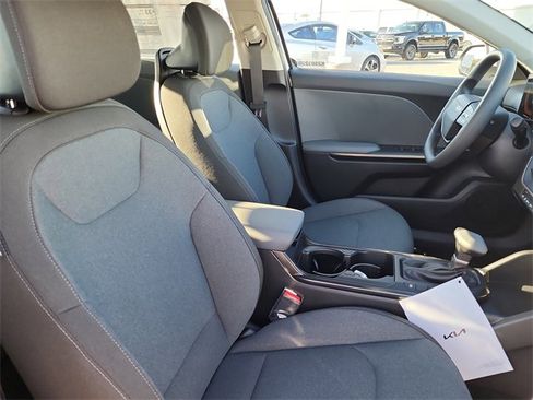 New 2025 Kia K4 LXS image 16