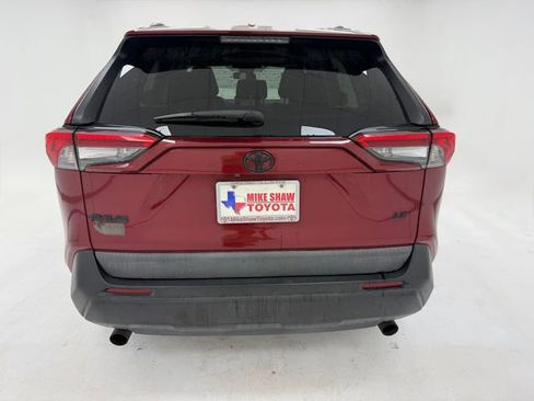 Used 2021 Toyota RAV4 LE FWD image 19