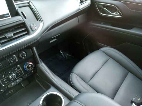 Used 2024 Chevrolet Tahoe Z71 w/ Luxury Package AWD/4WD image 19