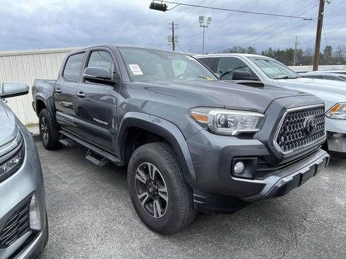 Used 2018 Toyota Tacoma TRD Sport image 4