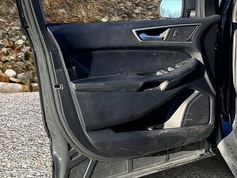 Used 2021 Ford Edge SEL image 18