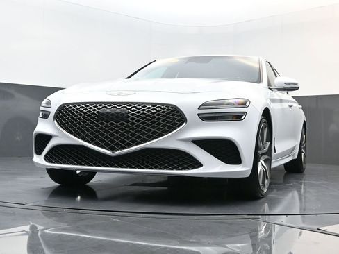 Used 2025 Genesis G70 2.5T image 30