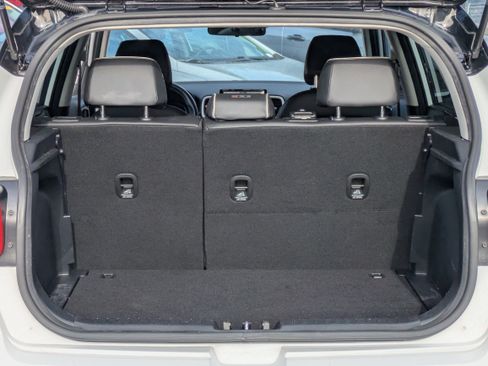 Used 2023 Hyundai Venue Limited image 13