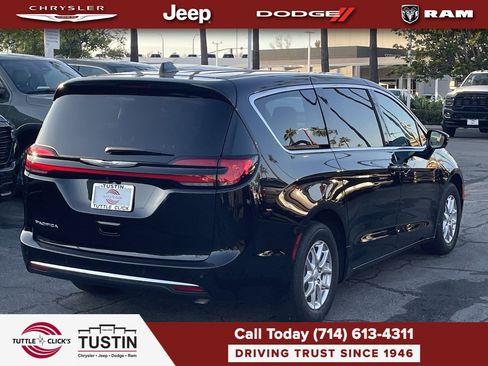 New 2026 Chrysler Pacifica Select FWD image 6