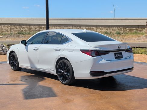 Used 2022 Lexus ES 300h F Sport w/ Accessory Package 2 FWD image 4