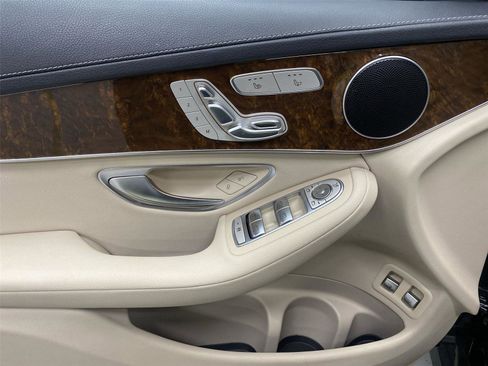 Used 2019 Mercedes-Benz GLC 350e GLC 350e image 19