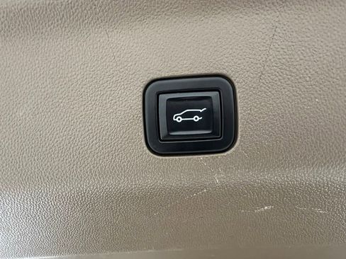 Used 2022 GMC Yukon XL Denali image 32