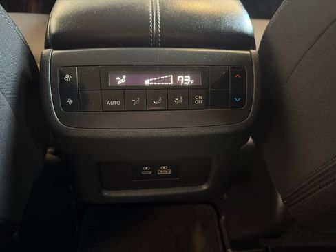 Used 2025 Nissan Pathfinder SV AWD/4WD image 16