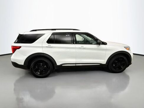 Used 2021 Ford Explorer XLT w/ Equipment Group 202A AWD/4WD image 8