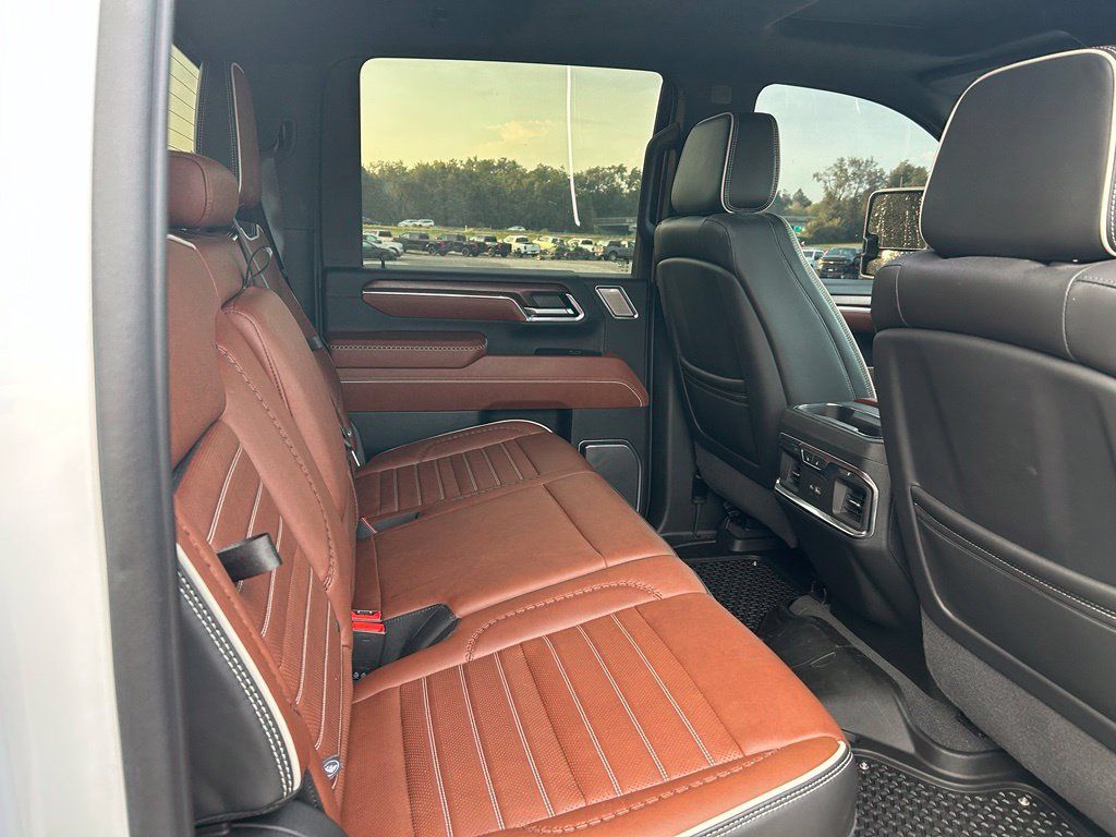 Used 2024 GMC Sierra 2500 Denali Ultimate AWD/4WD image 11