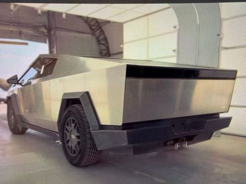 Used 2024 Tesla Cybertruck Cyberbeast AWD/4WD image 4