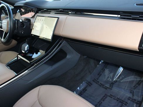 Used 2024 Land Rover Range Rover Sport SE image 32