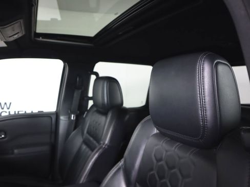 Used 2022 Nissan Frontier PRO-4X w/ Pro-4X Premium Package AWD/4WD image 10