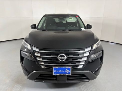 Used 2024 Nissan Rogue SV FWD image 3
