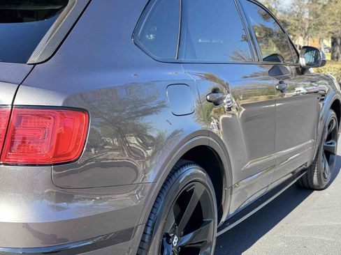 Used 2018 Bentley Bentayga AWD/4WD image 31