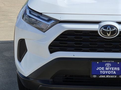 Used 2025 Toyota RAV4 XLE FWD image 5