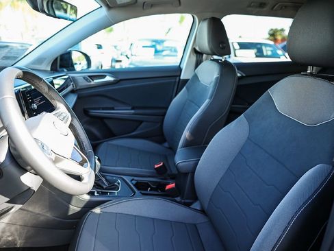 New 2026 Volkswagen Taos SE image 31