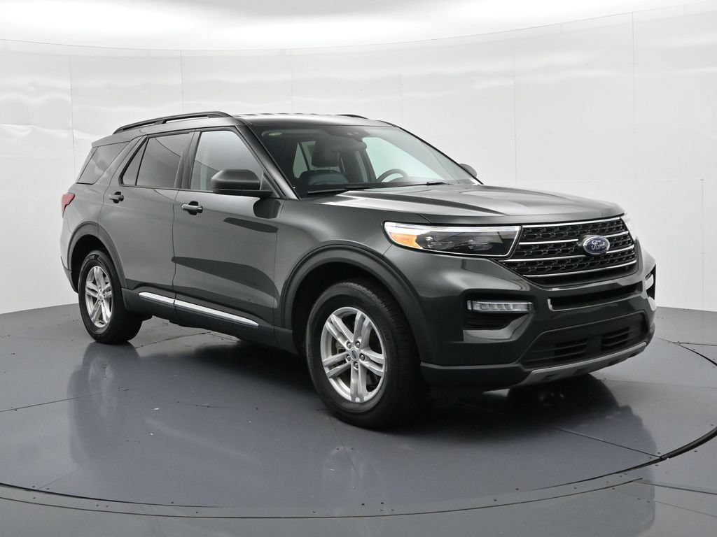 Used 2024 Ford Explorer XLT w/ Equipment Group 202A AWD/4WD image 4