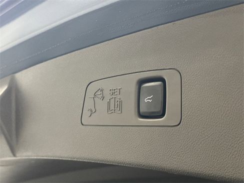 Used 2023 Lincoln Corsair AWD image 9