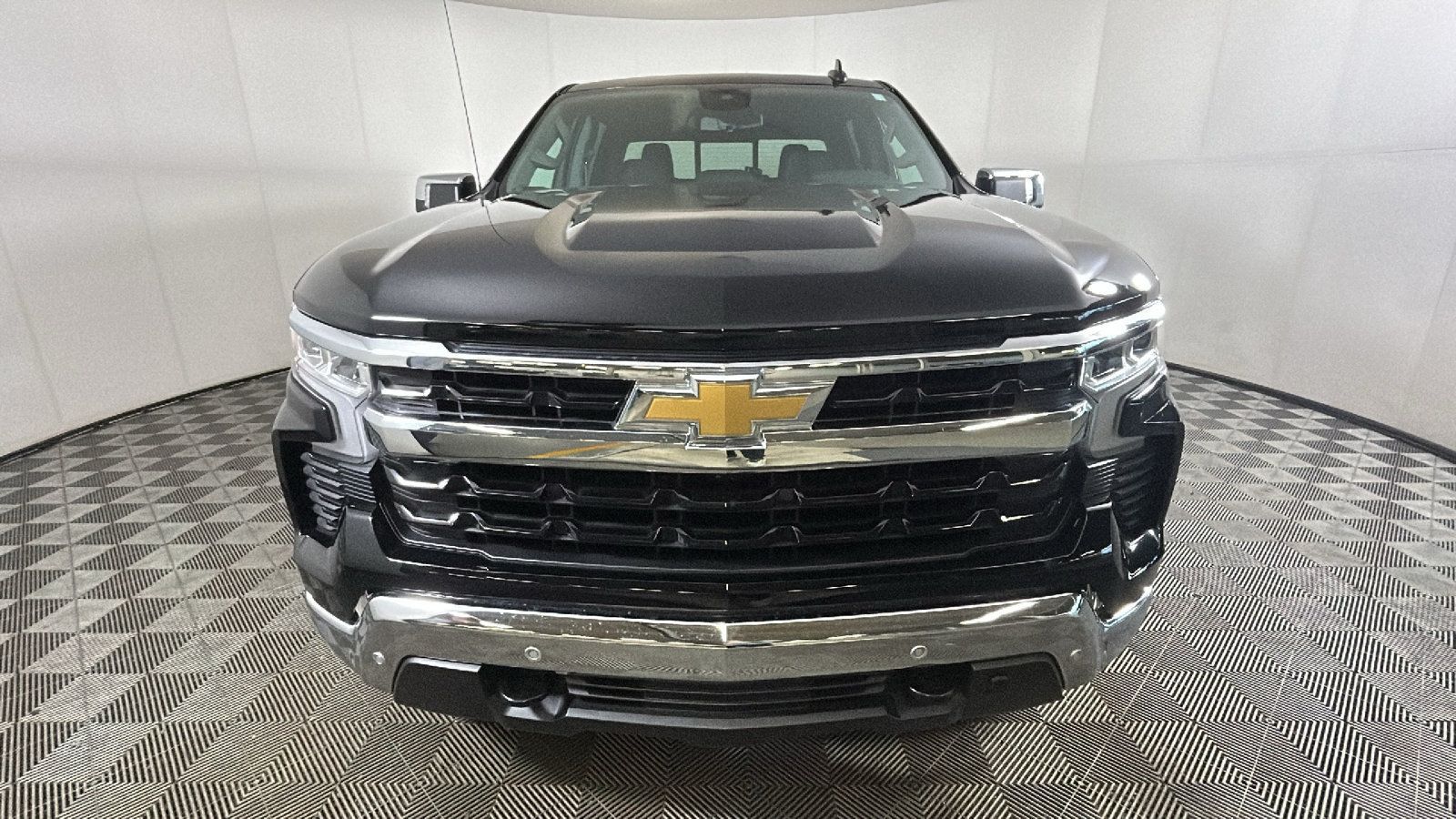 Used 2025 Chevrolet Silverado 1500 LT w/ Safety Package AWD/4WD image 9