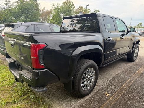 Used 2025 Toyota Tacoma Limited AWD/4WD image 5