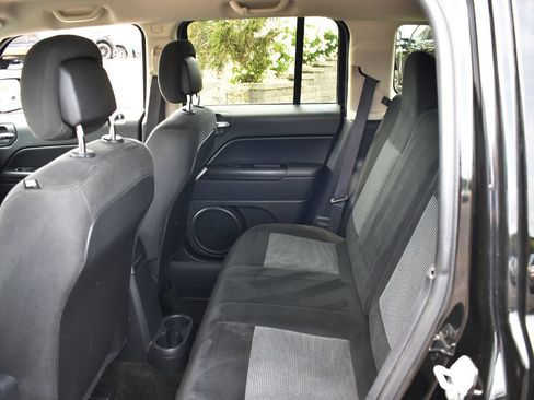 Used 2017 Jeep Patriot Latitude AWD/4WD image 6