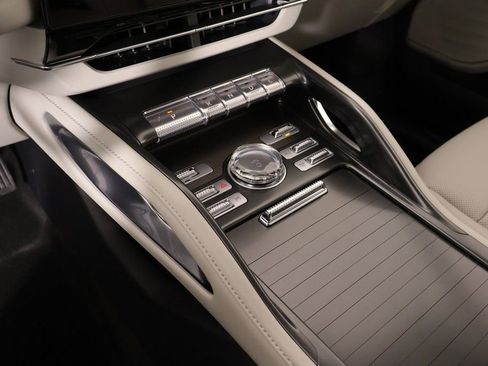 New 2026 Lincoln Nautilus Premier w/ Jet Appearance Package AWD/4WD image 9