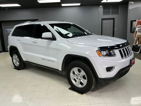 Used 2016 Jeep Grand Cherokee Laredo w/ Quick Order Package 23E image 2