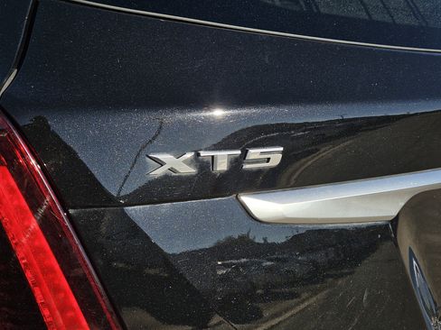 Used 2021 Cadillac XT5 Premium Luxury image 7