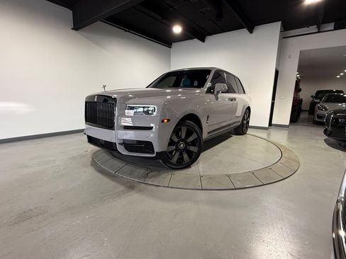 Used 2023 Rolls-Royce Cullinan w/ Cullinan Package image 5