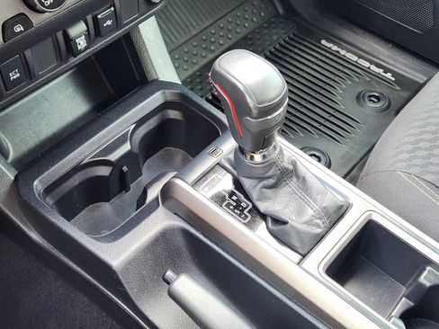Used 2020 Toyota Tacoma SR5 w/ Technology Package AWD/4WD image 21