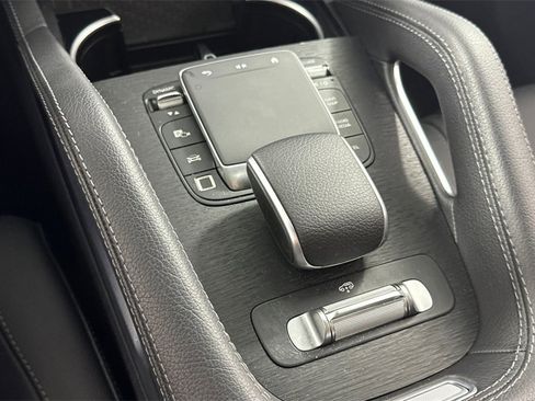 Used 2025 Mercedes-Benz GLS 450 4MATIC image 34