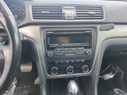 Used 2015 Volkswagen Passat 1.8T Wolfsburg Edition image 17