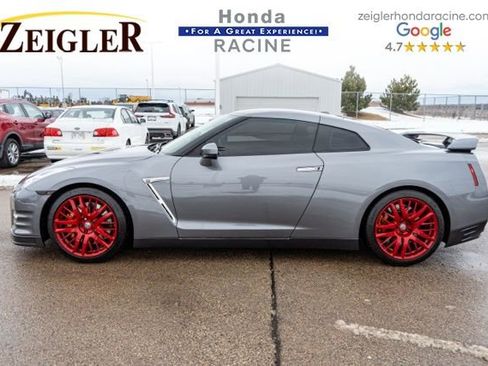 Used 2016 Nissan GT-R Premium image 4