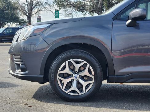 Used 2023 Subaru Forester Premium image 8