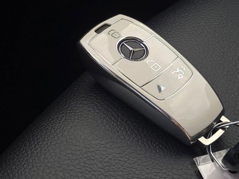 Used 2020 Mercedes-Benz GLB 250 GLB 250 image 33