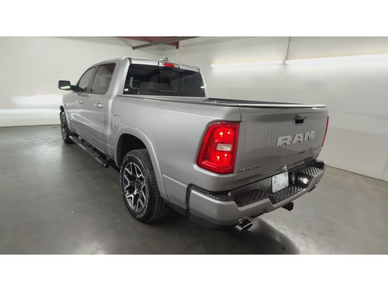 Used 2025 RAM 1500 Laramie w/ Sport Appearance Package AWD/4WD image 7