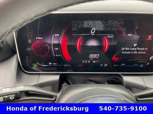 Used 2025 Mercedes-Benz GLC 300 4MATIC image 34