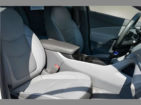 Used 2017 Chevrolet Volt LT w/ Comfort Package FWD image 27