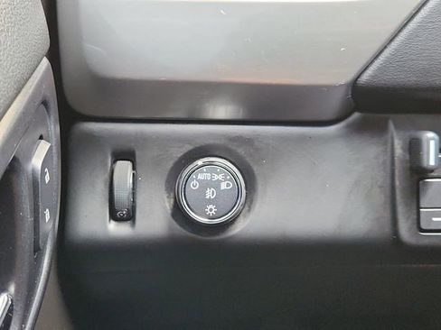 Used 2017 Chevrolet Suburban Premier image 18