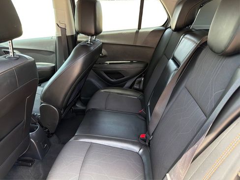 Used 2019 Chevrolet Trax LT w/ Redline Edition FWD image 11