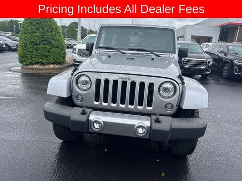 Used 2017 Jeep Wrangler Unlimited Sahara w/ Connectivity Group AWD/4WD image 2