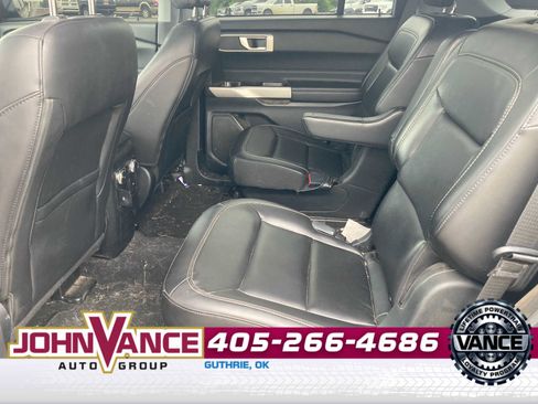 Used 2022 Ford Explorer XLT w/ Equipment Group 202A image 4