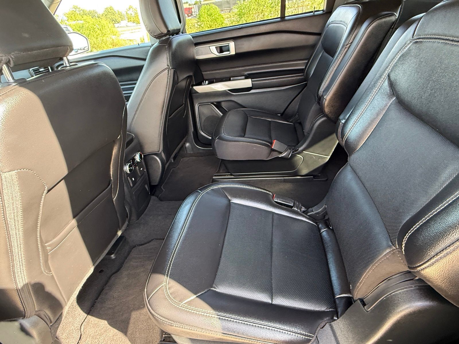 Certified 2024 Ford Explorer Limited RWD image 18