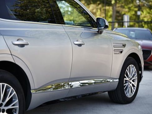 Used 2025 Genesis GV80 2.5T Standard AWD/4WD image 8