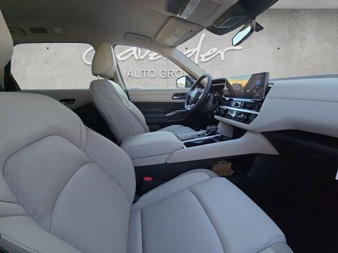 New 2026 Nissan Pathfinder SL image 24