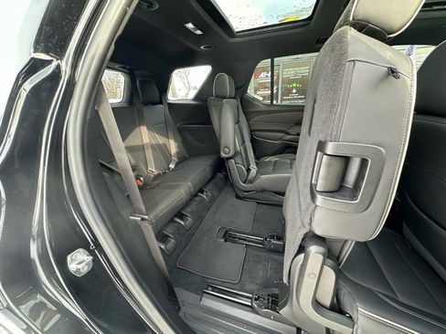 Used 2023 Chevrolet Traverse Premier image 15